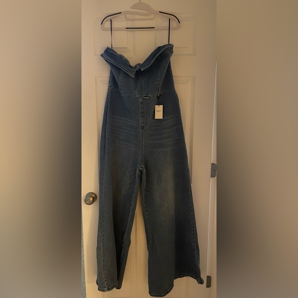 Forever 21  Sleeveless Sweetheart Neckline Denim Flare Jumpsuit - Picture 2 of 10